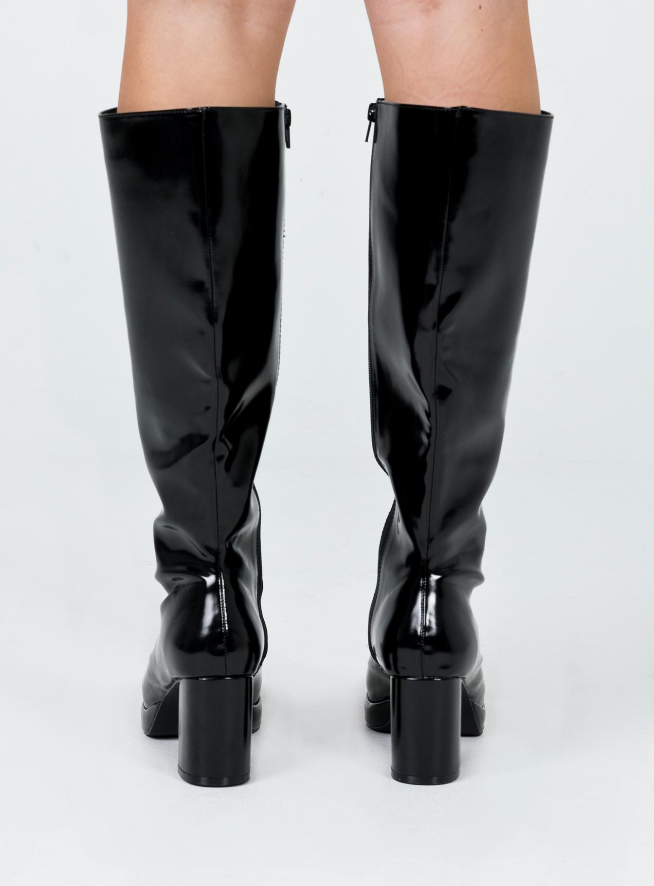 Knee high boots Princess Polly Exclusive Upper: 100% PU Lining: 100% fabric Outsole: 100% rubber Faux glossy leather  Zip fastening at side  Block heel  Rounded toe 