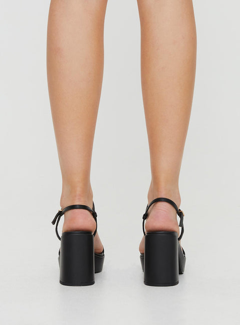 Faux leather heel Single strap upper, rounded toe, buckle fastening at ankle, block heel