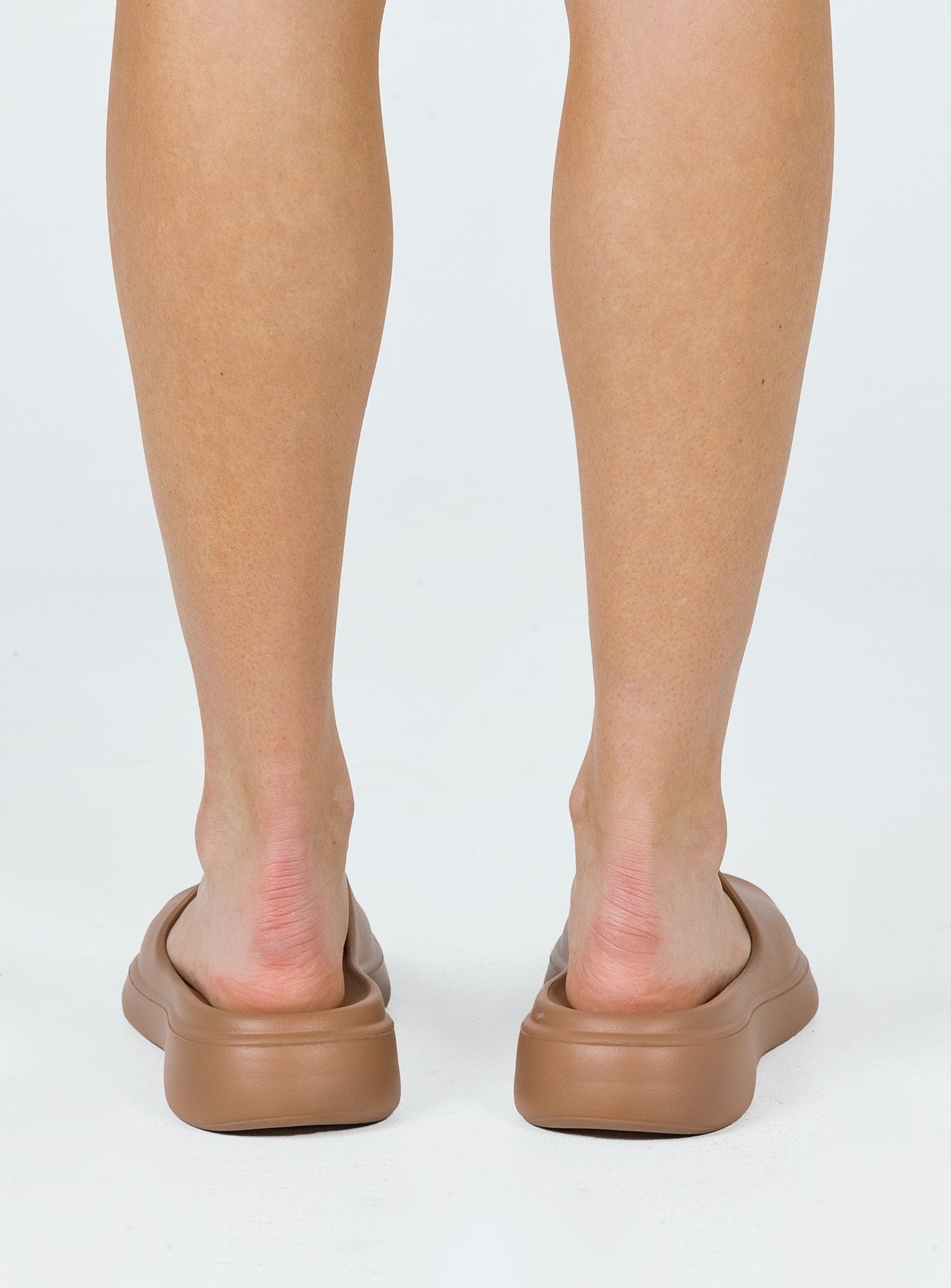 Brown slides Rubber design  Single wide upper  Platform base  Lightweight 