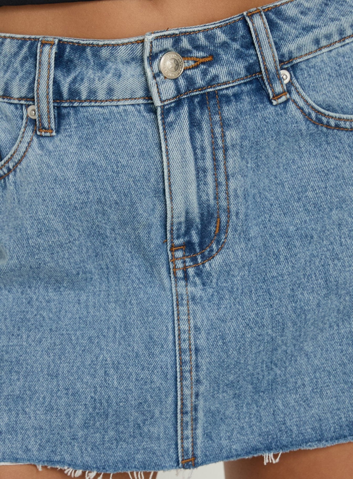 Nicolina Low Rise Raw Hem Denim Mini Skirt Light Vintage Blue