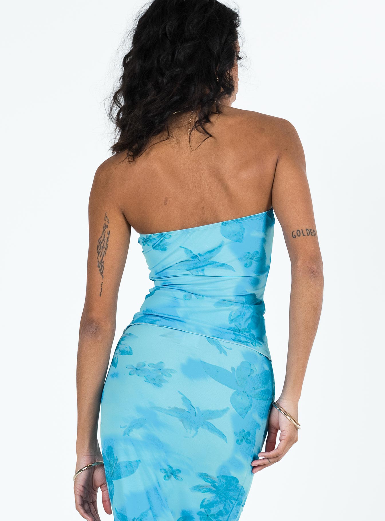 Front view of model wearing  front Princess Polly Sleeveless Square Neck  Hillcrest Floral Strapless Top Blue