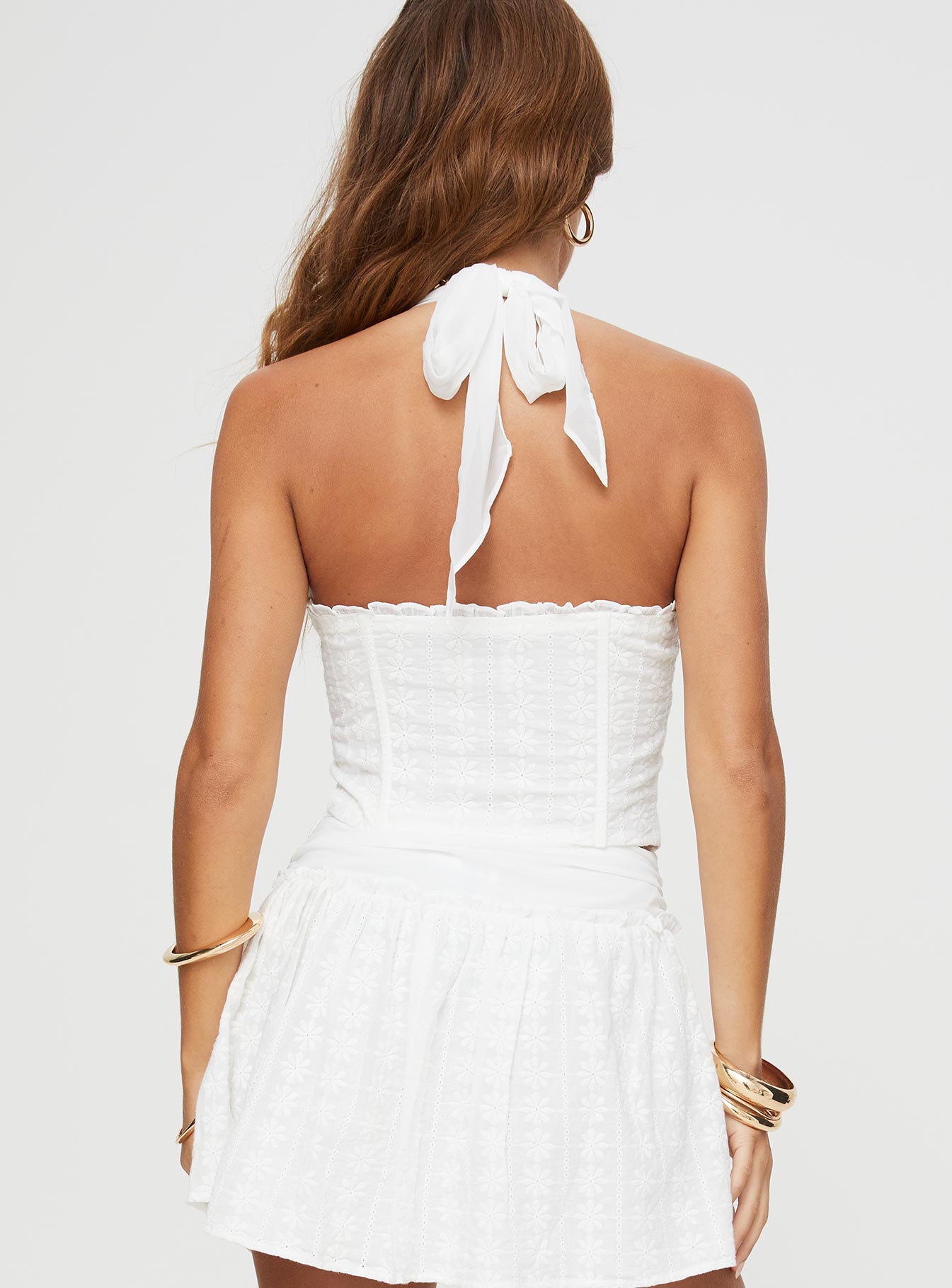 Halterneck top Boning structure, hook and eye fastening at front, split hem Non-stretch material, fully lined