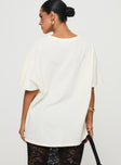 Graphic tee Oversized fit, drop shoulder, crewneck  Non-stretch material, unlined 