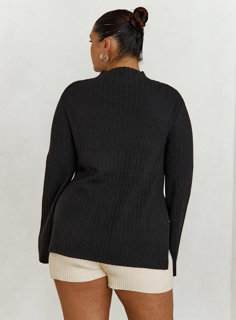 Sweater Relaxed fit, ribbed material, mock neckline, splits at side hem, flared cuff Good stretch, Unlined