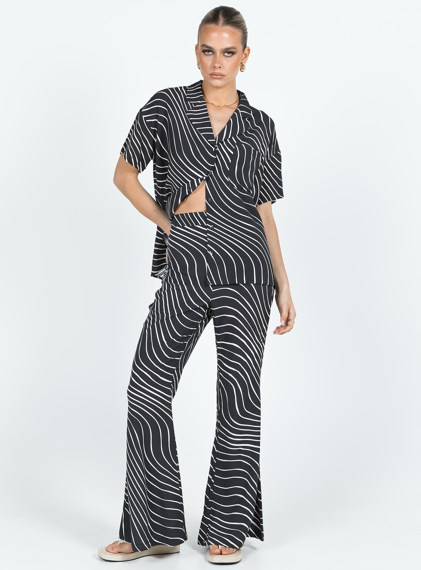 Matching set Graphic print Button up shirt Classic collar Drop shoulder  Button fastening at front Pants High rise Invisible zip fastening at side Elasticated waistband at back