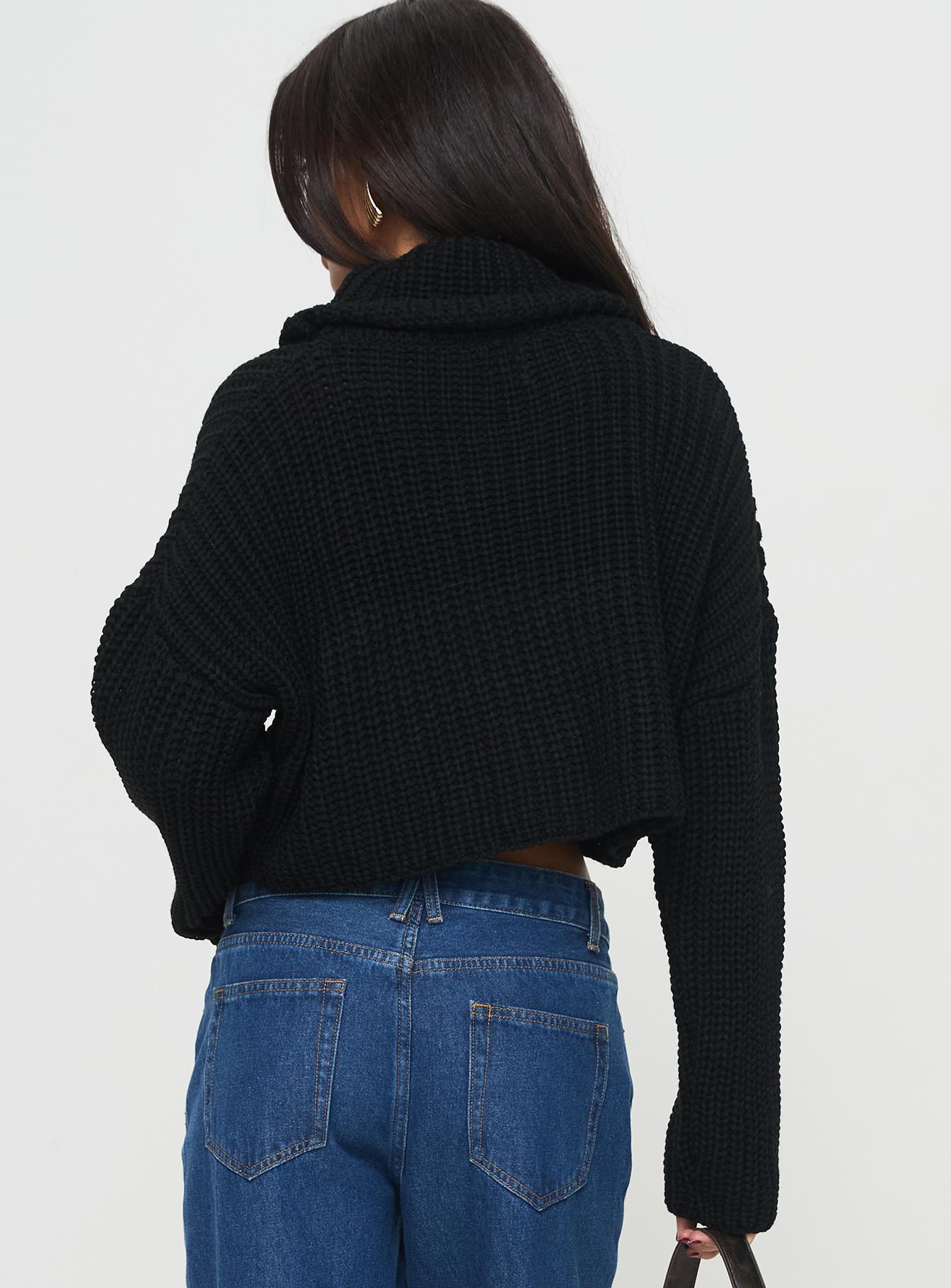 Turtleneck sweater Soft knit material, drop shoulder Good stretch, unlined Princess Polly Lower Impact 