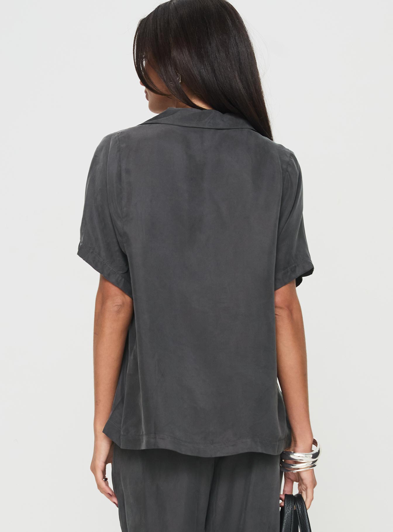 Shirt Oversized fit, button fastening, classic colour, single breast pocket Non-stretch material, unlined 