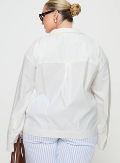 back view of model wearing Princess Polly Spiri Shirt White Curve Full Sleeves V-Neck 