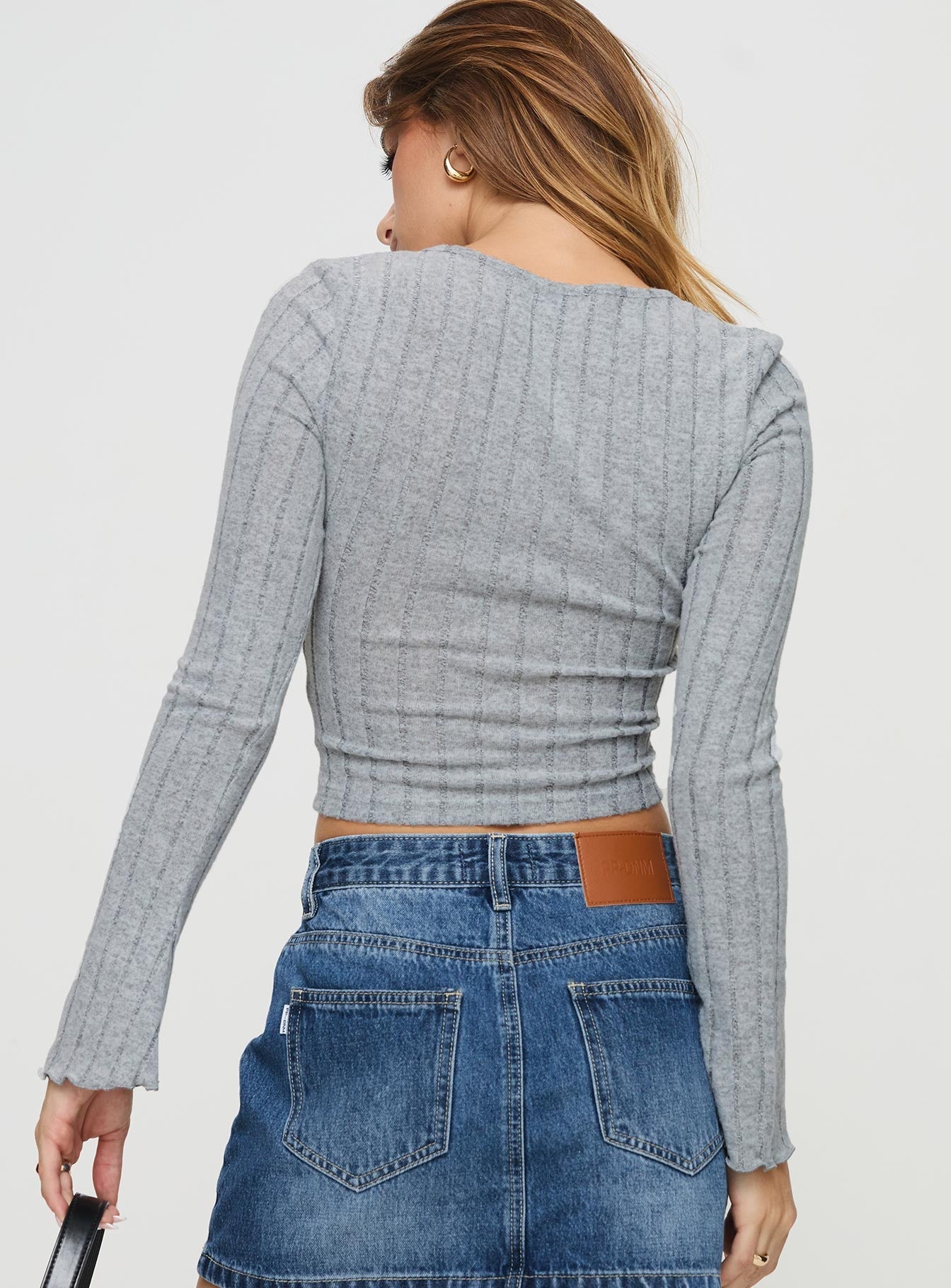 Long sleeve top Knit material, sweetheart neckline, slim fit, slight flare in sleeve Good stretch, lined bust 