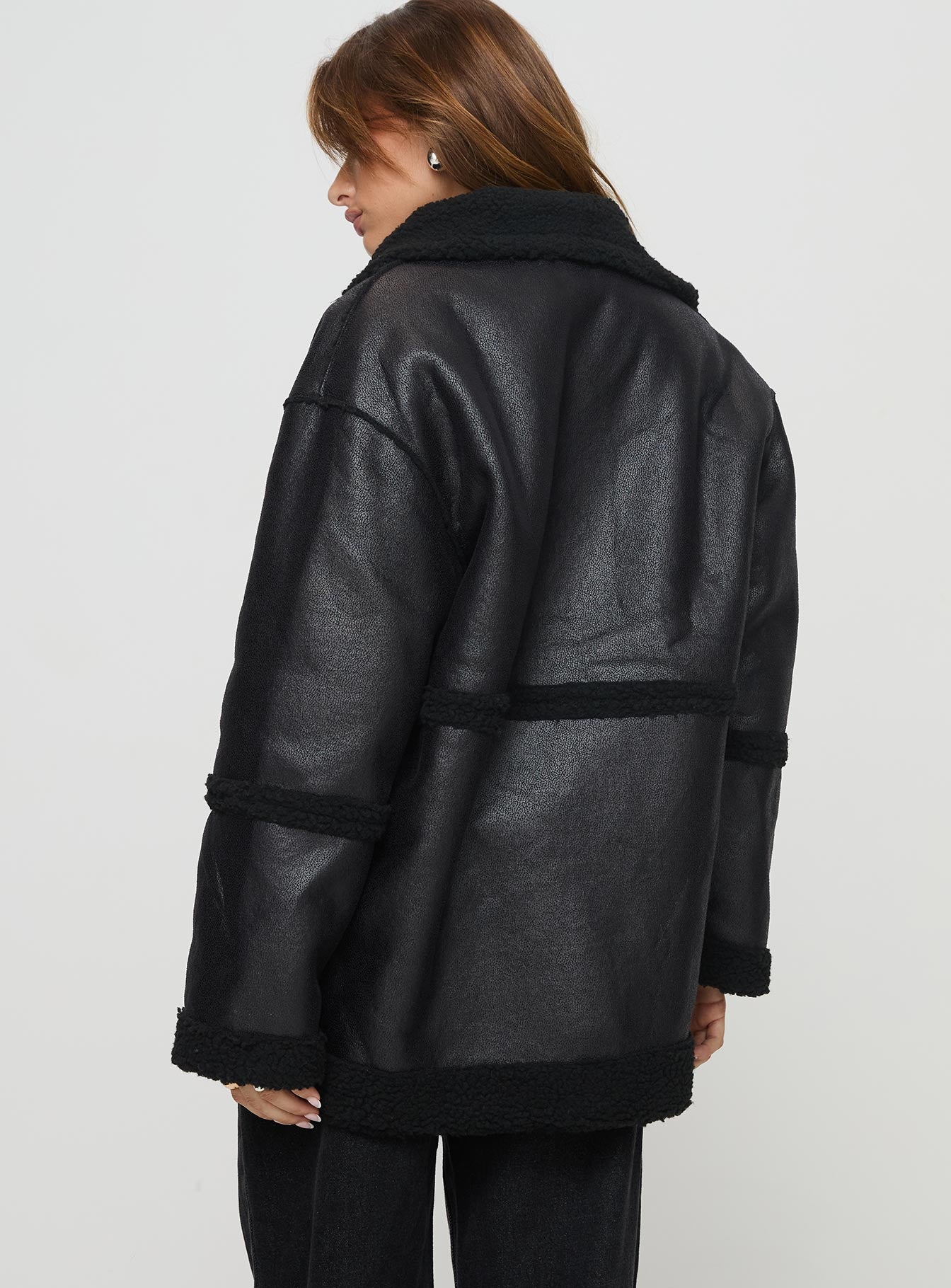 Faux leather jacket  Oversized fit, classic collar, press button fastening, twin hip pockets Non-stretch material, shearling lining