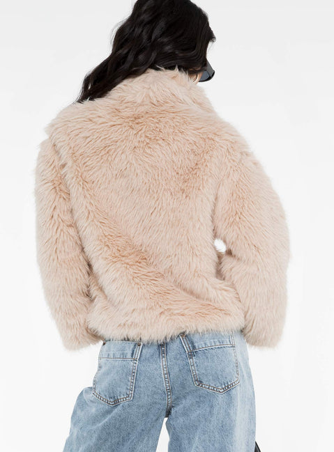 Faux fur cropped jacket Oversized collar, press button fastening, twin hip pockets