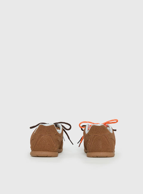 Extra Mile Sneakers Brown