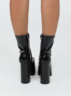 Platform boots Faux patent leather material Zip fastening at side Block heel Rounded toe Padded insole 