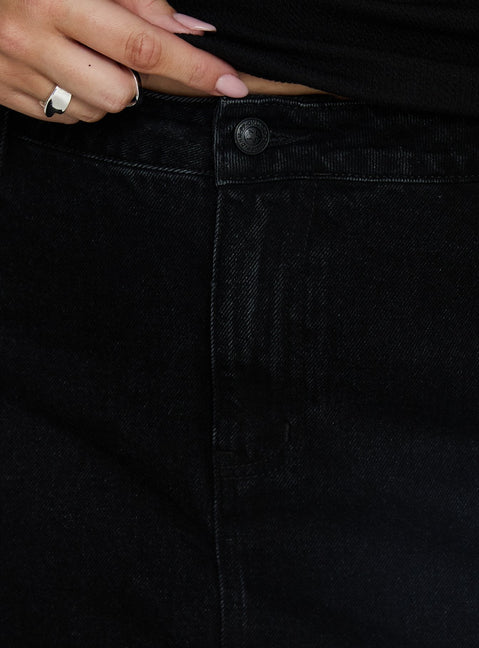 Nicolina Low Rise Denim Mini Skirt Washed Black Curve