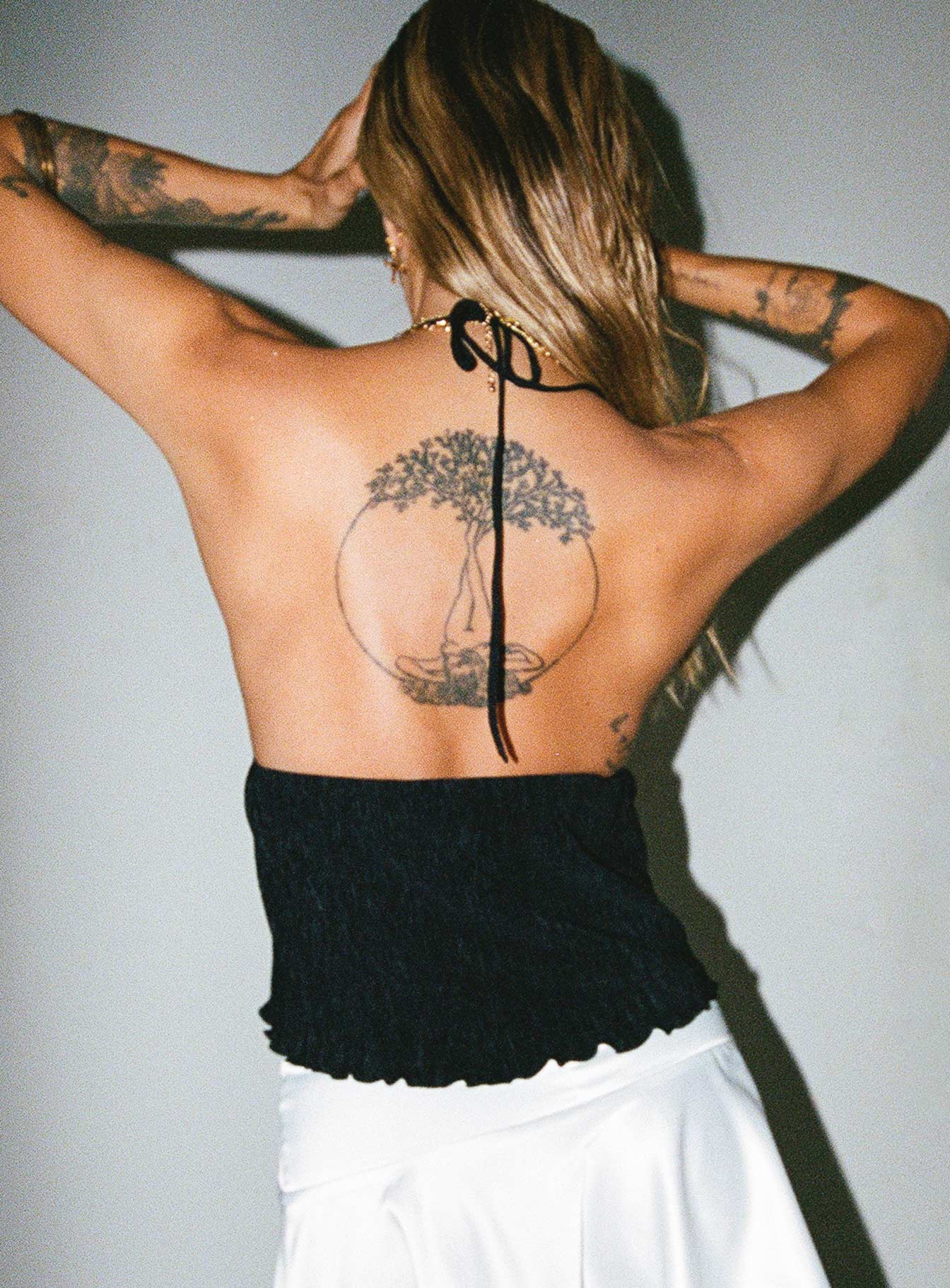 Front view of model wearing  front Princess Polly Sleeveless Square Neck  Chantria Top Black Lower Impact