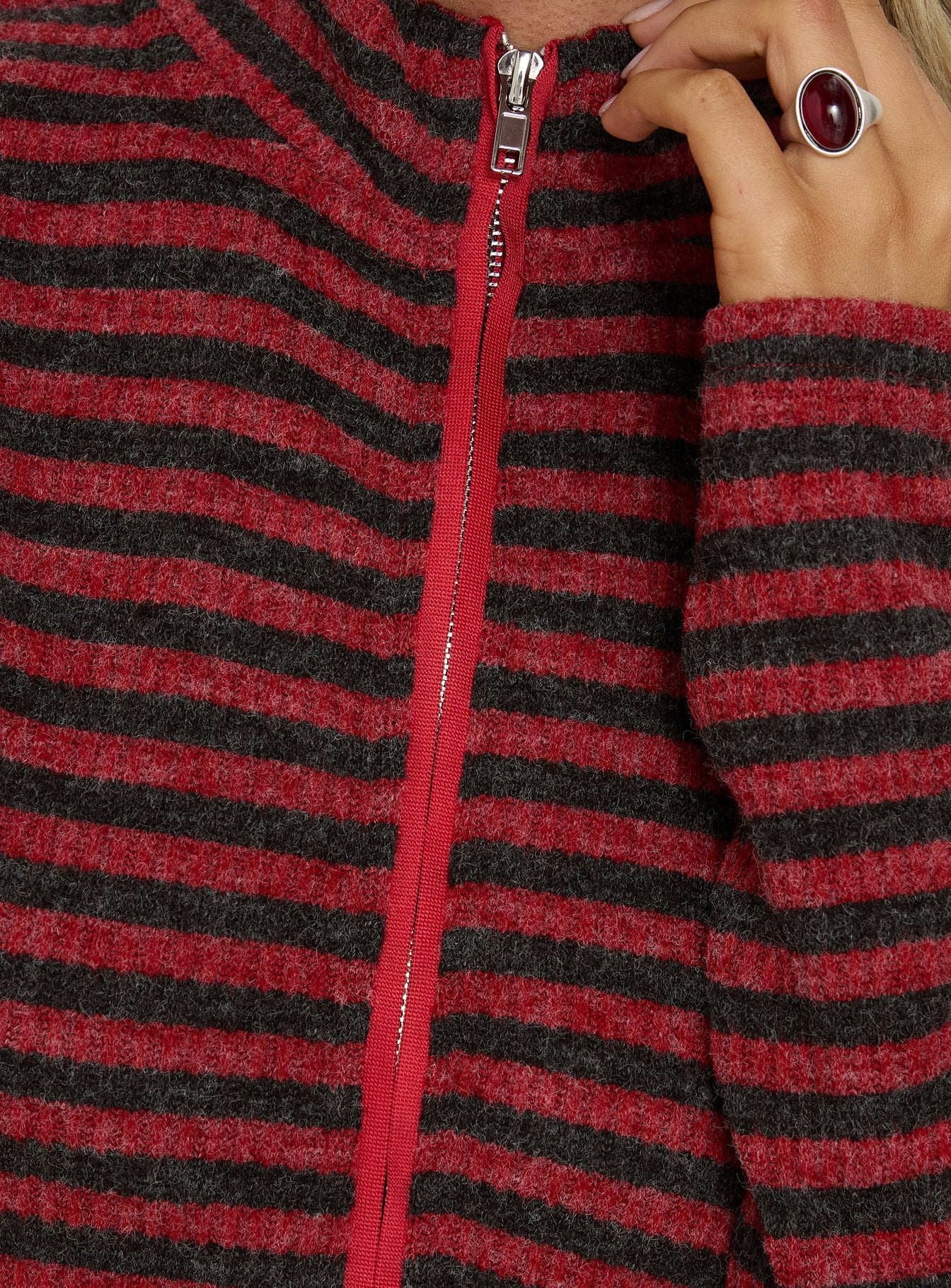Apex Funnel Neck Knit Jacket Red Stripe