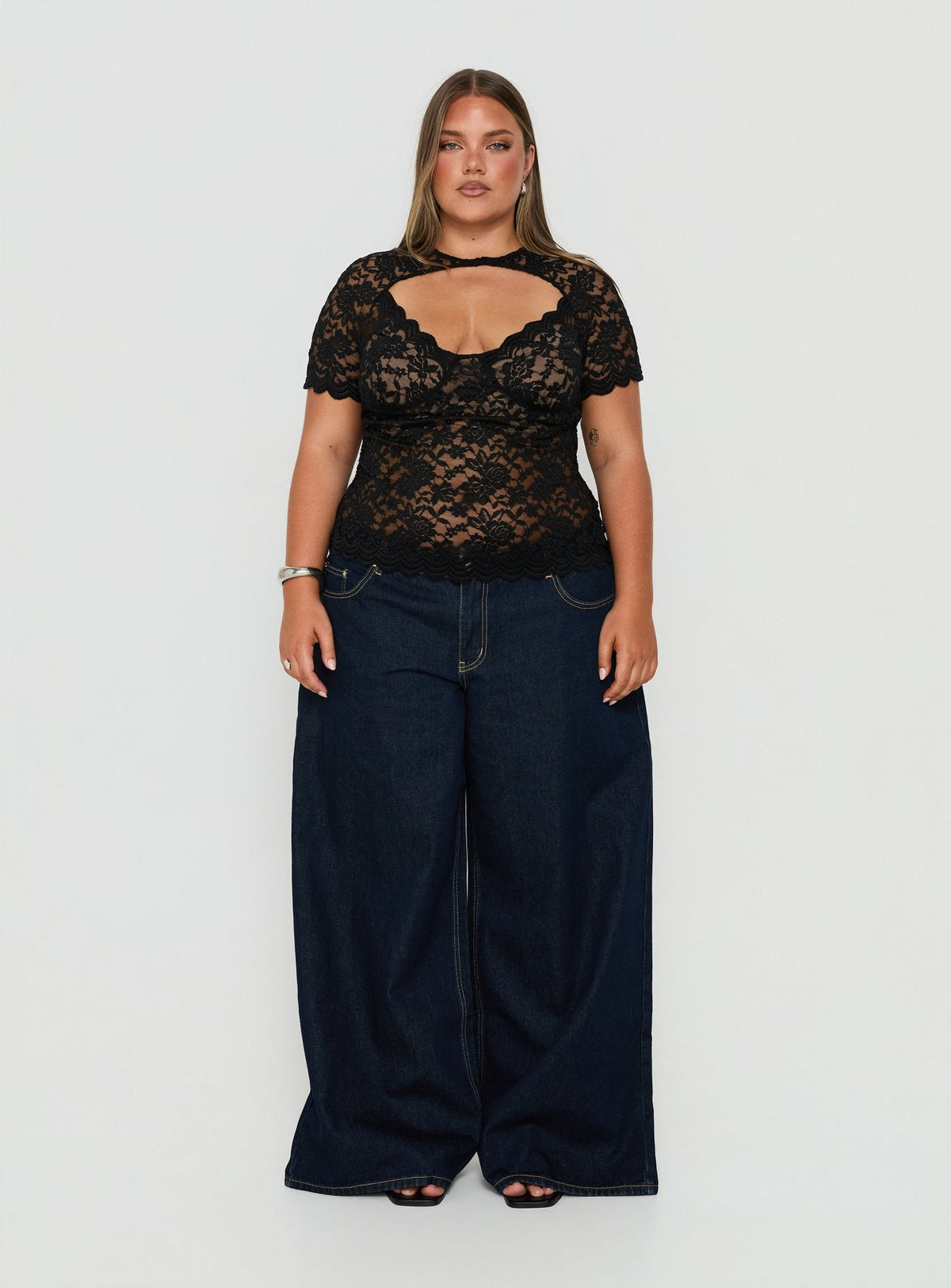 Giallo Lace Top Black Curve
