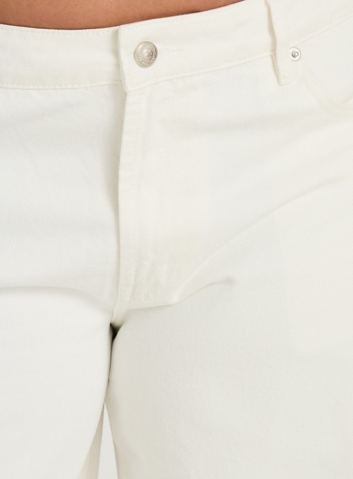 Darla Low Rise Straight Leg Jean White Curve