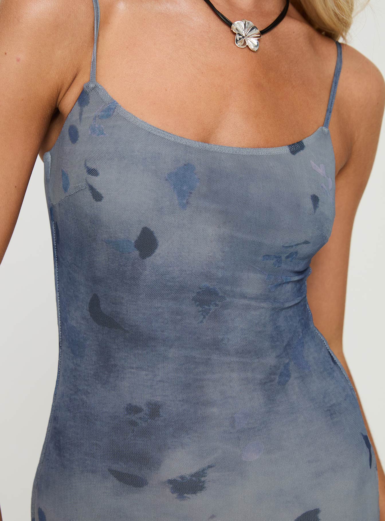 Graphic print maxi dress Adjustable shoulder straps, scooped neckline Good stretch, fully lined 