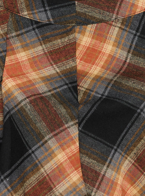 Pleated mini skirt Lightweight material, invisible zip fastening at the side Non stretch, unlined