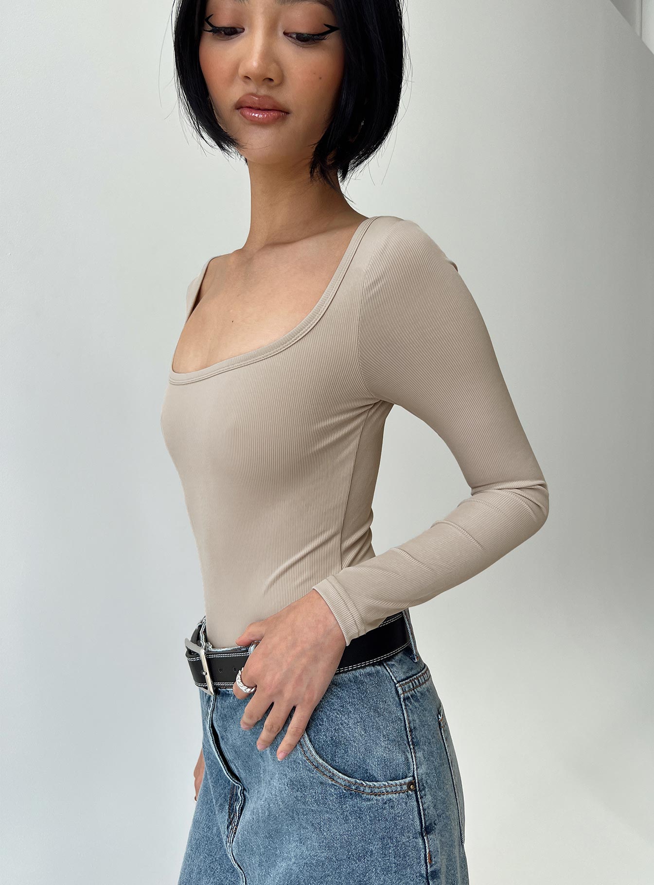 Long sleeve bodysuit, scoop neck High-cut leg, cheeky bottom, press clipping fastening