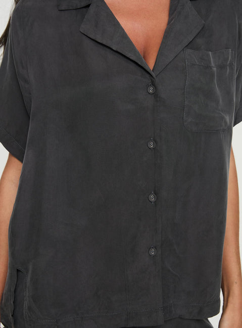 Shirt Oversized fit, button fastening, classic colour, single breast pocket Non-stretch material, unlined 