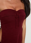Strapless knit top Folded neckline, inner silicone trip at bust, drawstring at bust, twin side split Good stretch, partially lined