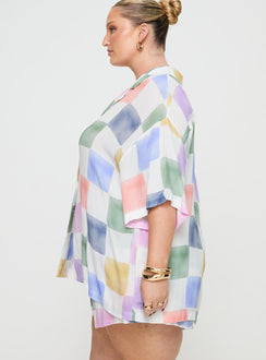 Graphic print two piece set Short sleeve shirt, button fastening down front, lapel collar High rise shorts, elasticated waistband, twin hip pockets