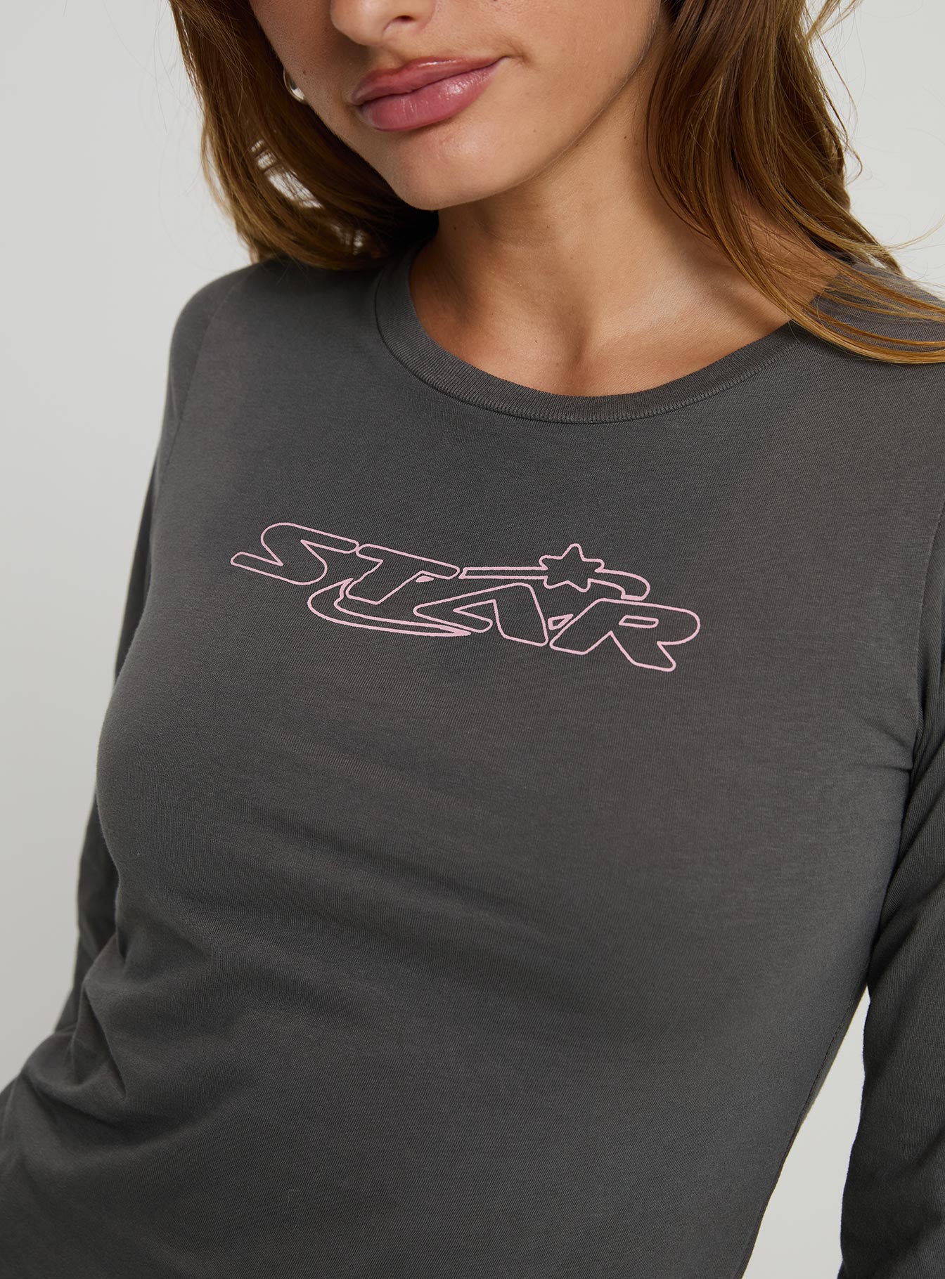 Long sleeve top Crew neck, graphic print Non-stretch material, unlined 