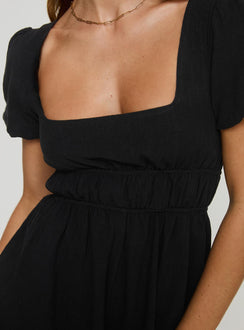 Linen romper Puffed sleeves, straight neckline, elasticated waist, open back with tie fastening Non-stretch material, fully lined 