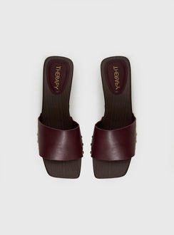 Therapy Zane Stud Detail Sandals Red
