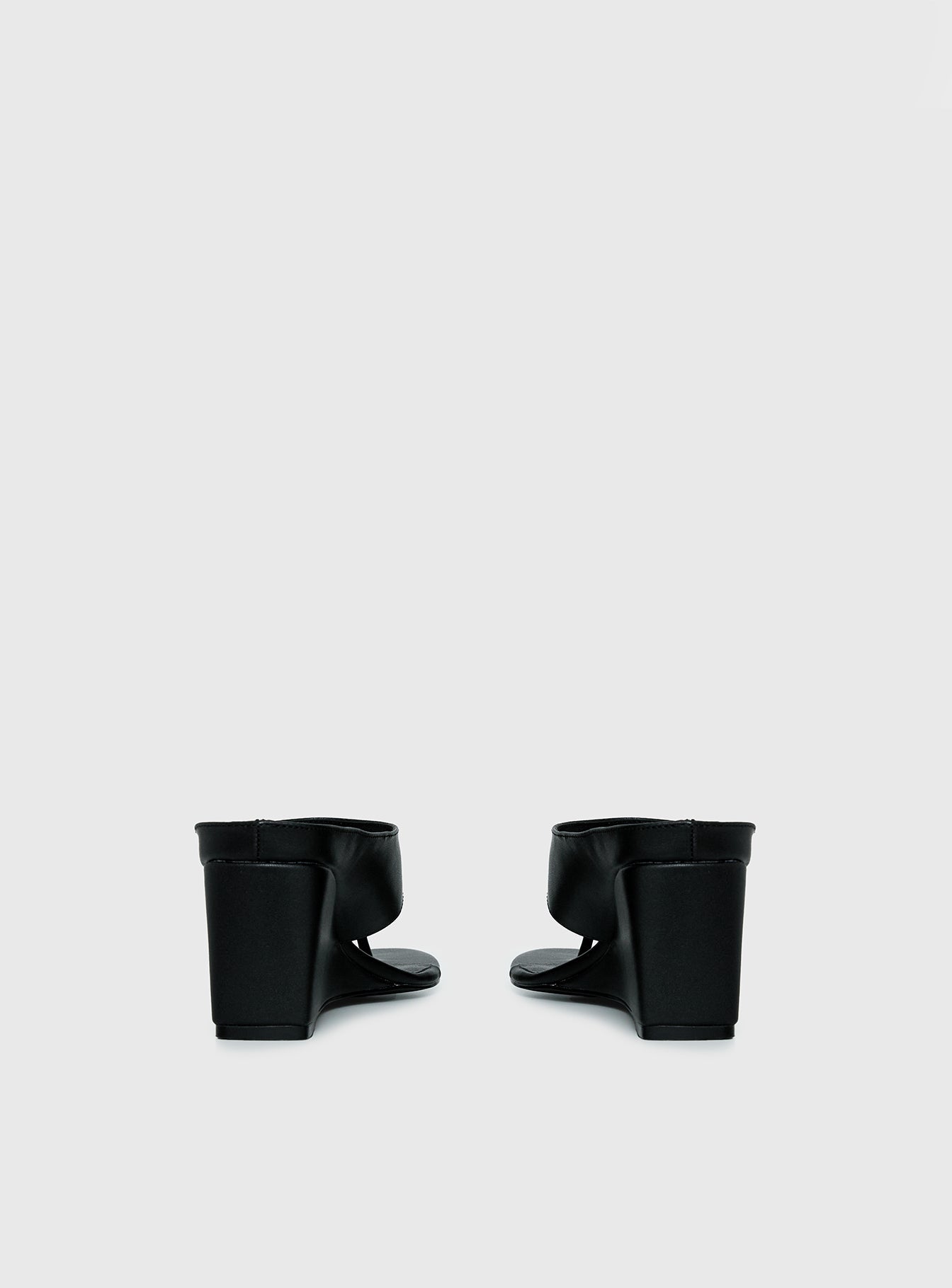 Early Light Wedge Thong Heels Black