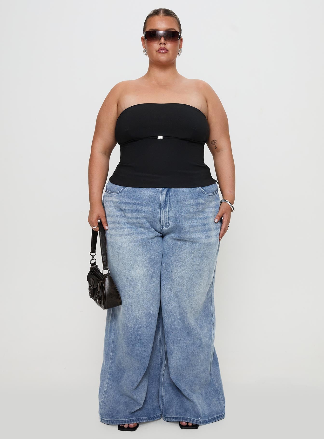 front view of model wearing Princess Polly Naylor Wide Leg Jeans Light Wash Denim Curve Mid Rise 