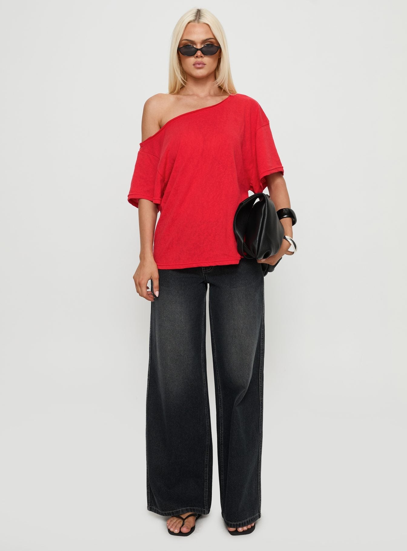 Winny Off Shoulder Tee Red