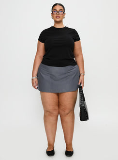 front view of model wearing Princess Polly Prestige Longline Baby Tee Black Curve Short Sleeves Crew Neck 