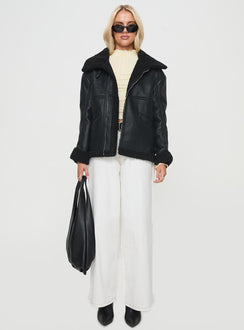 Shearling jacket Faux leather, oversized collar, exposed zip fastening, twin pockets Non-stretch material, shearling lining