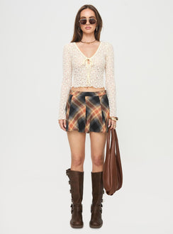 Pleated mini skirt Lightweight material, invisible zip fastening at the side Non stretch, unlined