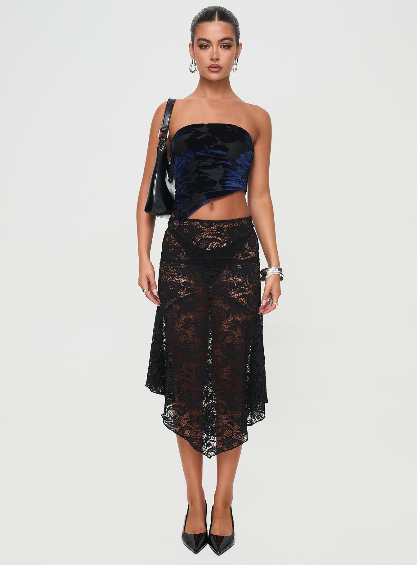 front view of model wearing Princess Polly Rayden Strapless Top Black Sleeveless straight 