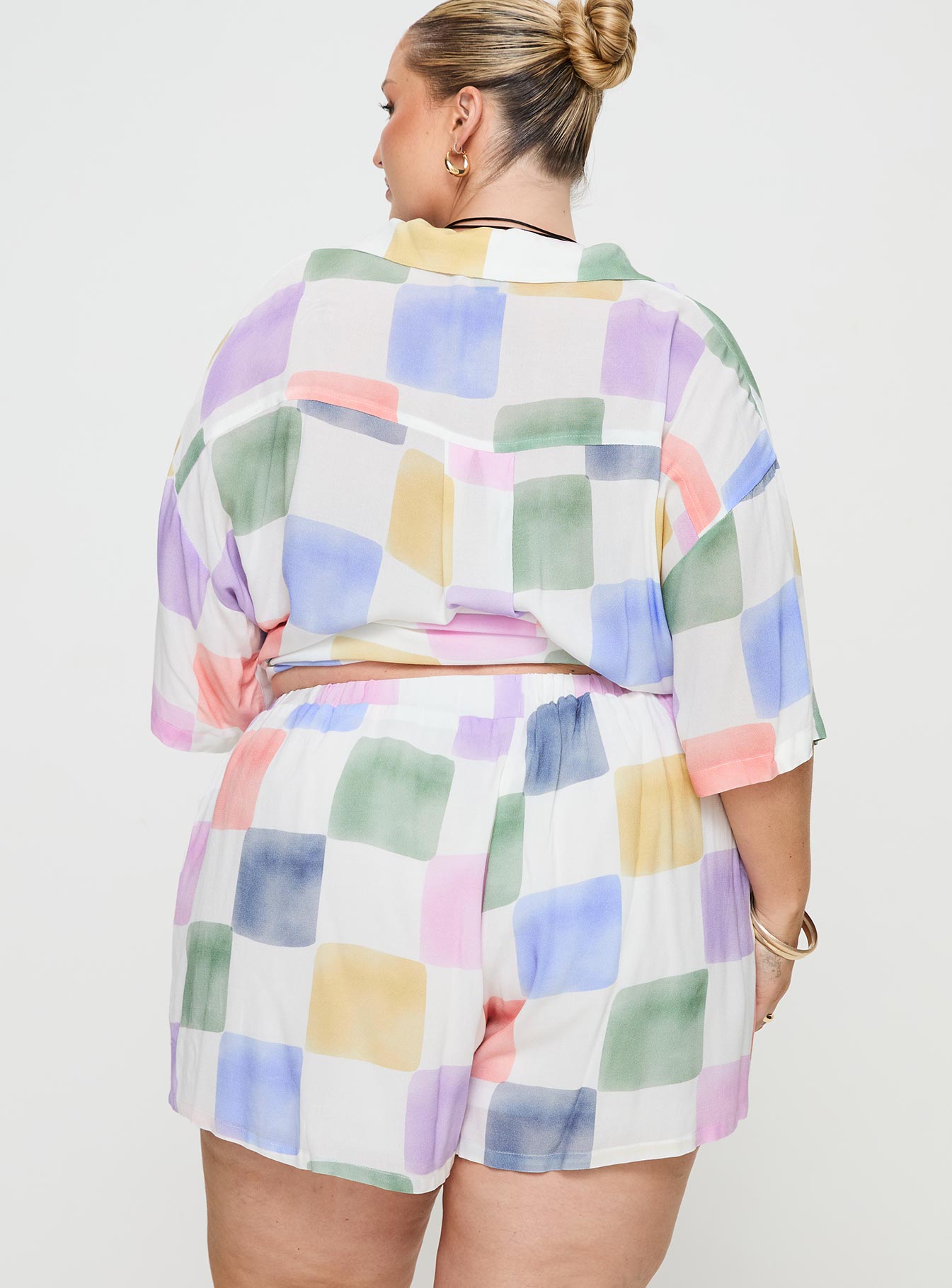 Graphic print two piece set Short sleeve shirt, button fastening down front, lapel collar High rise shorts, elasticated waistband, twin hip pockets