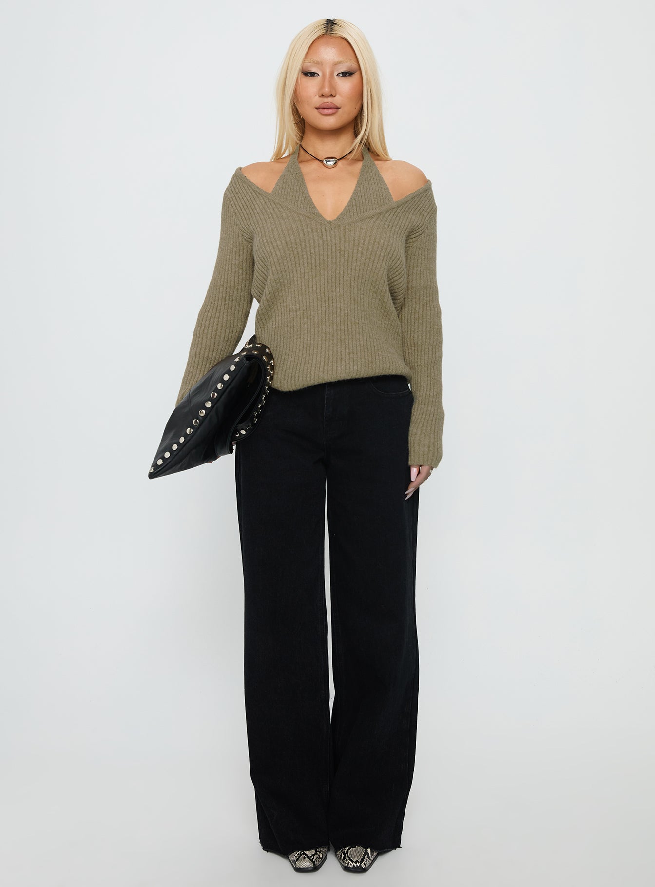 Elevate your look with Darla Low Rise Straight Leg Jeans in Washed Black womens-jeans featuring low-rise waist front view of model wearing Princess Polly