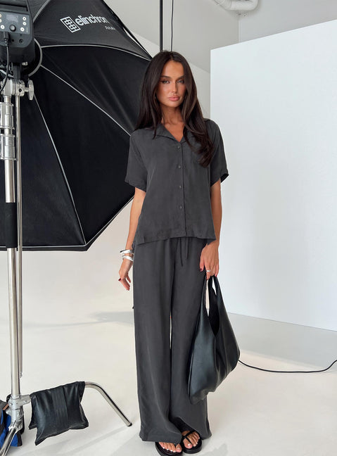 Shirt Oversized fit, button fastening, classic colour, single breast pocket Non-stretch material, unlined 