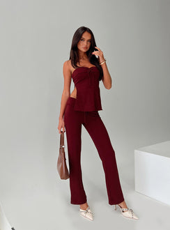 Strapless knit top Folded neckline, inner silicone trip at bust, drawstring at bust, twin side split Good stretch, partially lined