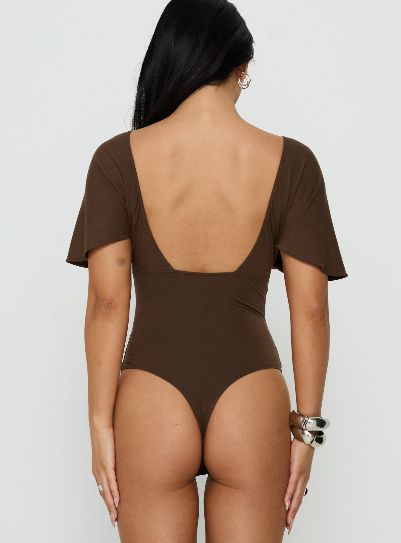 Showcasing the Yevenna Batwing Plunge Bodysuit Chocolate womens-bodysuit in short sleeves back view of model wearing Princess Polly