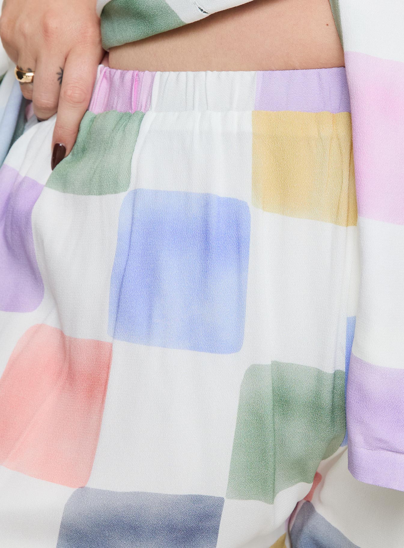 Graphic print two piece set Short sleeve shirt, button fastening down front, lapel collar High rise shorts, elasticated waistband, twin hip pockets