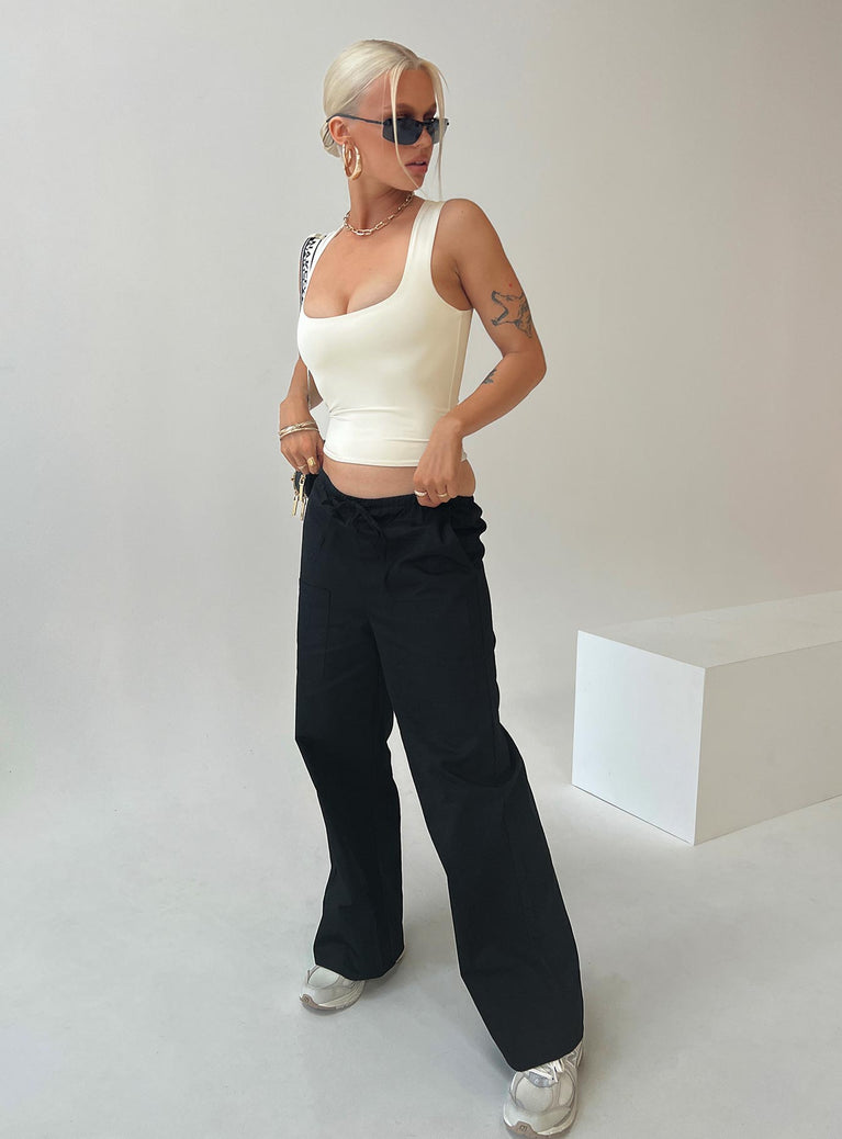 Cargo pants, mid-rise, relaxed fit Drawstring waist, four pocket design, wide leg Non-stretch material, unlined 