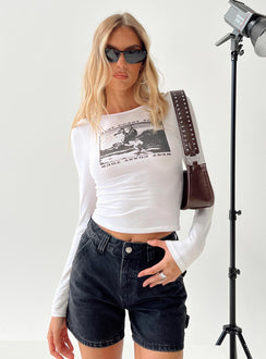 Long sleeve graphic top Good stretch, unlined 