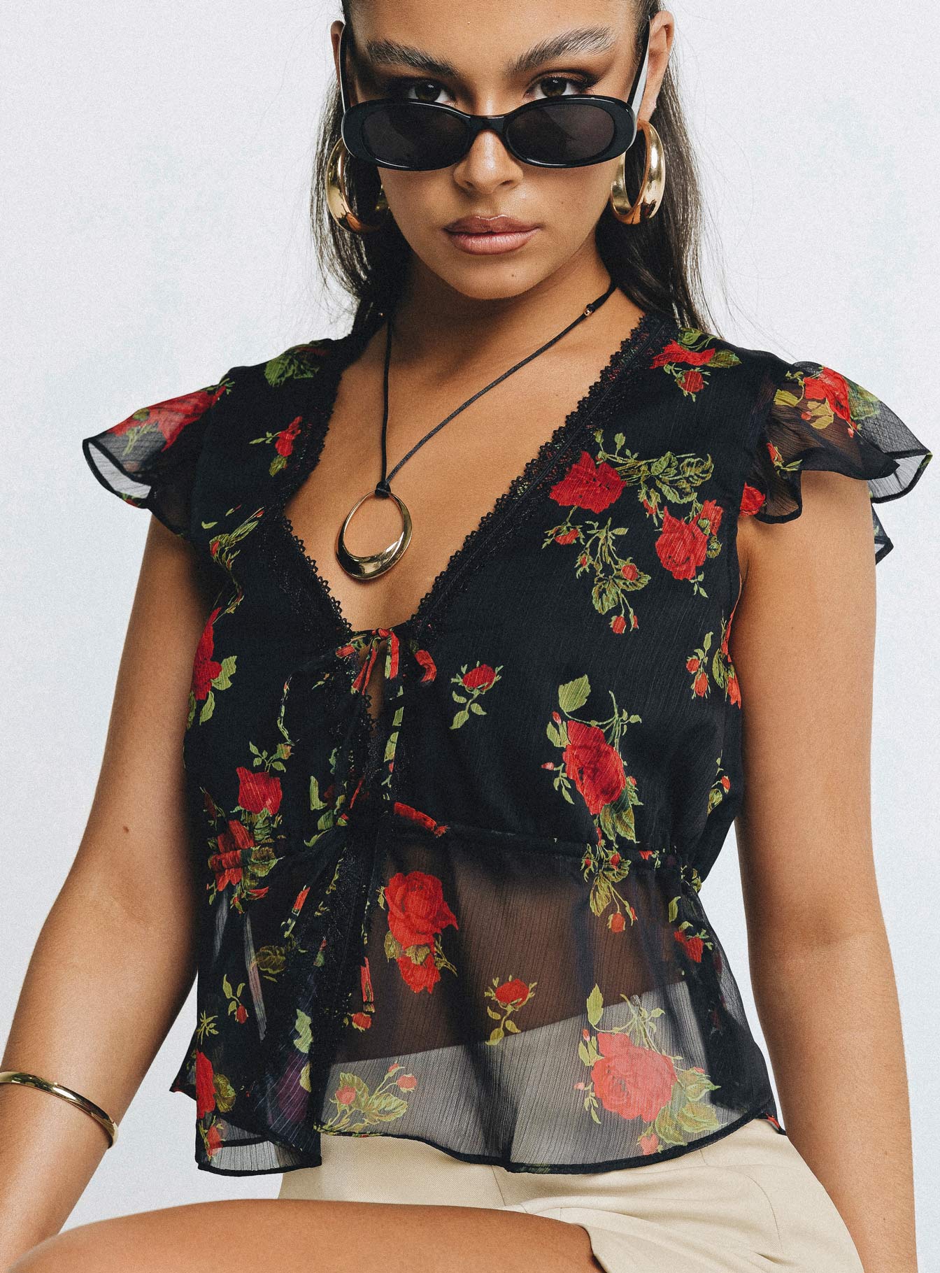 Crop top Floral print Lace trim  Cap sleeve  V neckline Tie fastening at bust