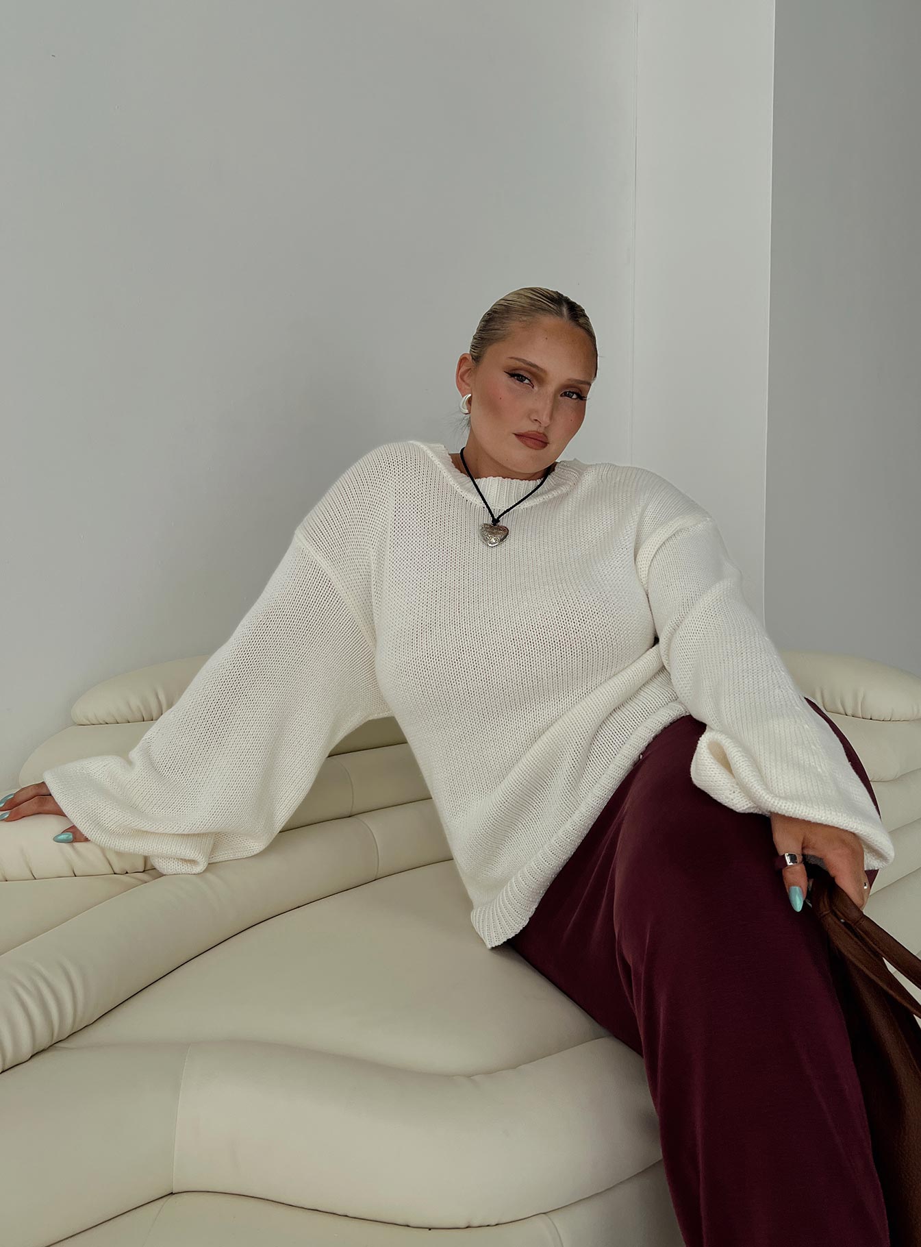 Princess Polly Curve  Sweater Oversized fit, thick knit material, rounded neckline, relaxed sleeves, drop shoulder Good stretch, unlined