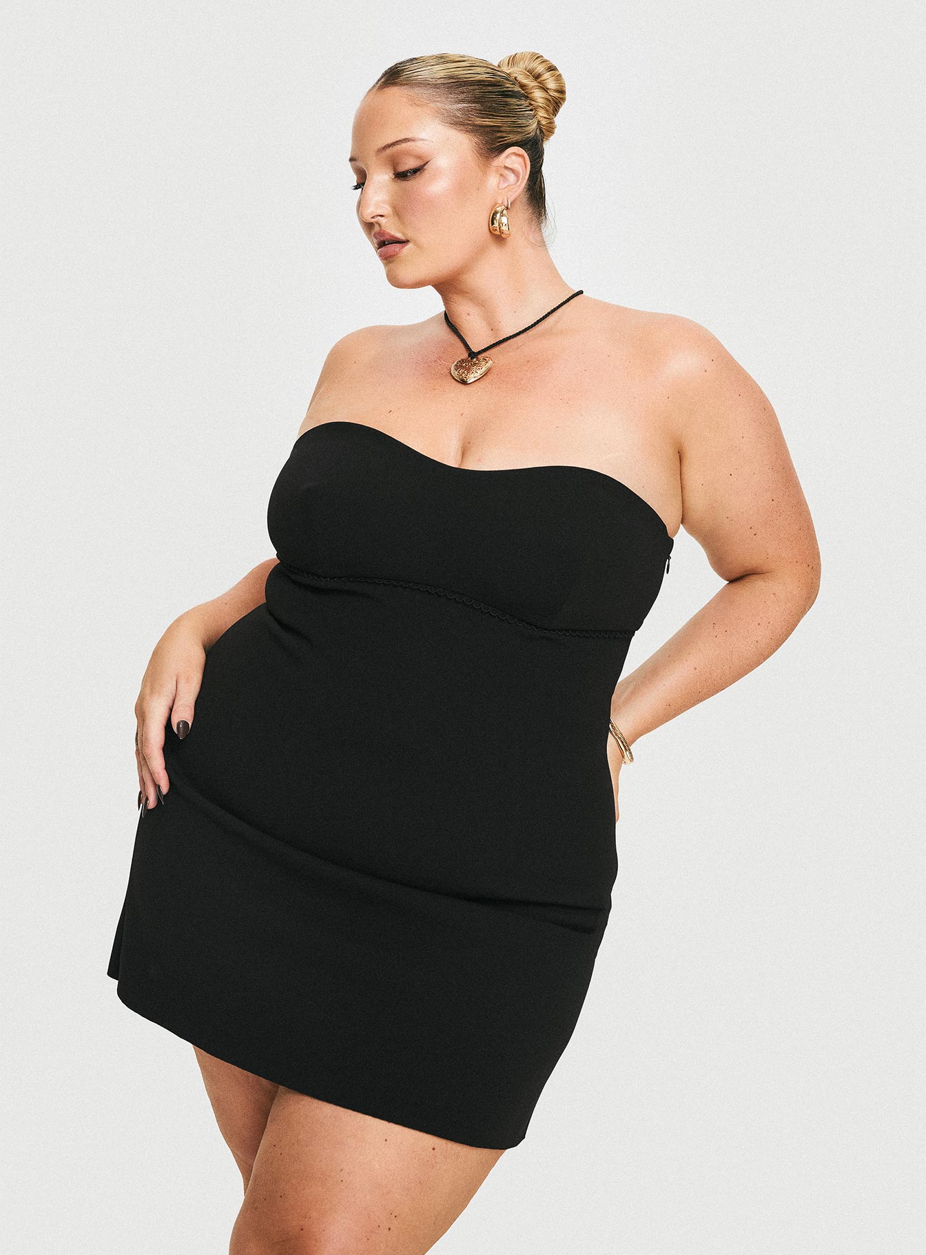Shop Formal Dress - Simple Sweetheart Mini Dress Black Curve fourth image