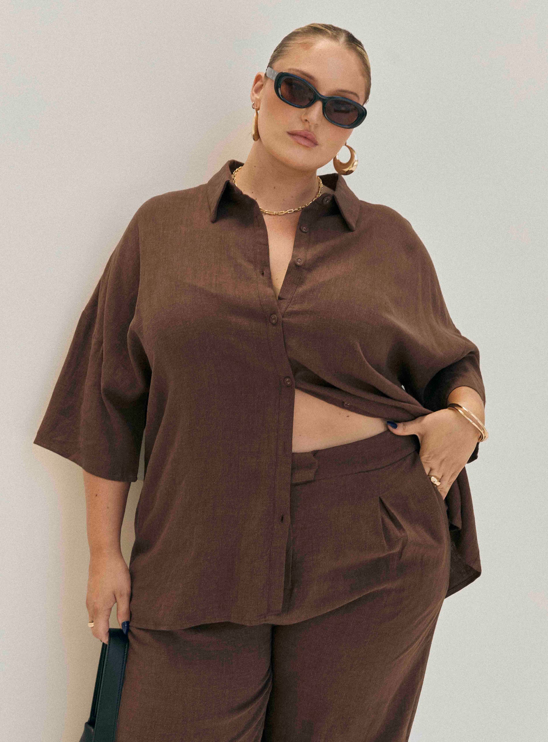 Chocolate Linen shirt Relaxed fit, button fastening, lapel collar